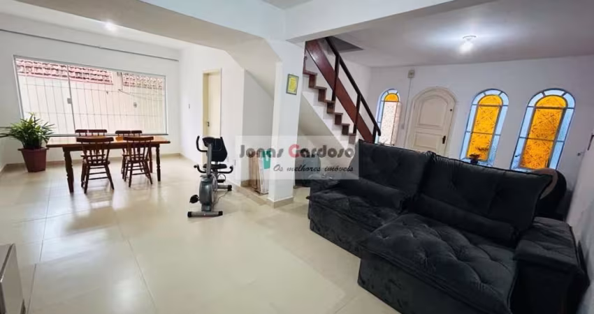 Sobrado a venda na Vila Lavínia, 4 quartos, sendo 1 suíte com closet, sala ampla e sala de TV, cozinha com despensa. Por R$: 850 mil. Mogi das Cruzes.
