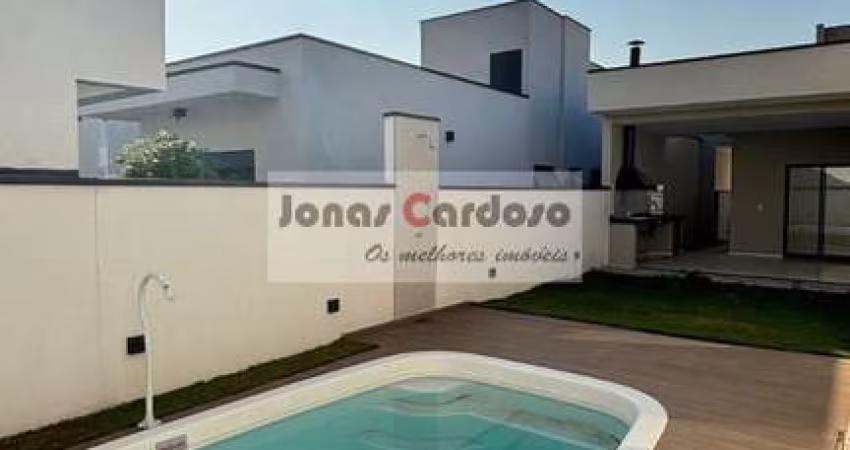 Casa térrea a venda de 170m² no Cond. Veneza, 3 espaçosos dormitórios, todos suítes, sala e cozinha entregada. Por R$: 1.170.000,00 em Mogi das Cruzes
