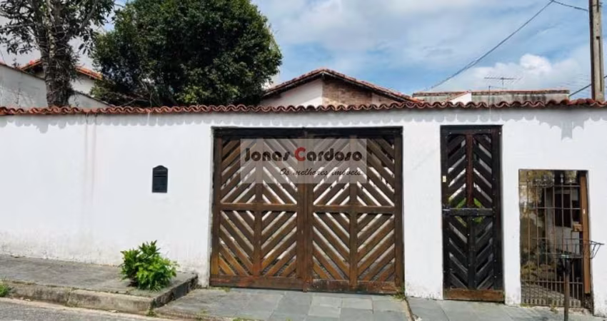 Casa térrea com edícula, na Vila São Sebastião, 3 dormitórios, 3 dormitórios, sala ampla, cozinha espaçosa, edícula. Por R$: 530 mil. Mogi das Cruzes.