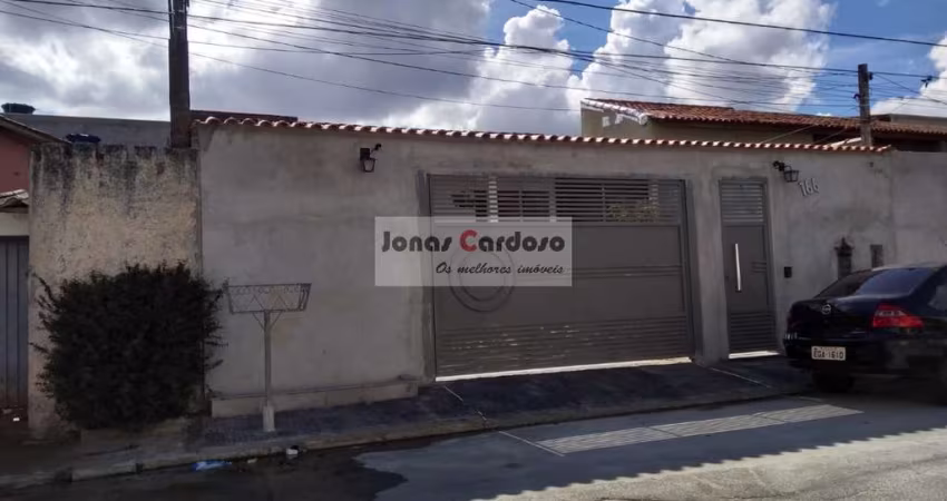 Casa para venda em Mogi das Cruzes, no Conjunto São Sebastião com 3 quartos, 2 salas, 1 banheiro, 3 vagas de garagem. Por R$: 460 mil .