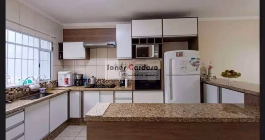 Casa à venda em Mogi das Cruzes-SP, Vila Suissa: 3 quartos, 1 sala, 1 banheiro, 4 vagas de garagem, 174 m²!