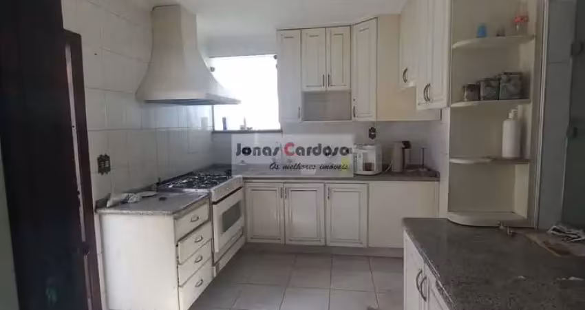 Imperdível Casa Comercial à Venda na Vila Lavínia em Mogi das Cruzes. Com 3 Quartos, 1 Suíte, 2 Salas, 2 Banheiros, 2 Vagas de Garagem!