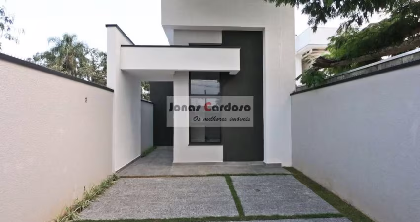 Imperdível oportunidade de adquirir casa nova térrea com 3 quartos (1 suíte), 2 vagas, na Vila da Prata em Mogi das Cruzes. Por R$549 mil
