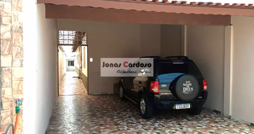 Oportunidade única: Casa à venda em Mogi Moderno, Mogi das Cruzes-SP! 2 quartos, cozinha ampla, edícula, 2 vagas de garagem. Por R$: 430 mil .