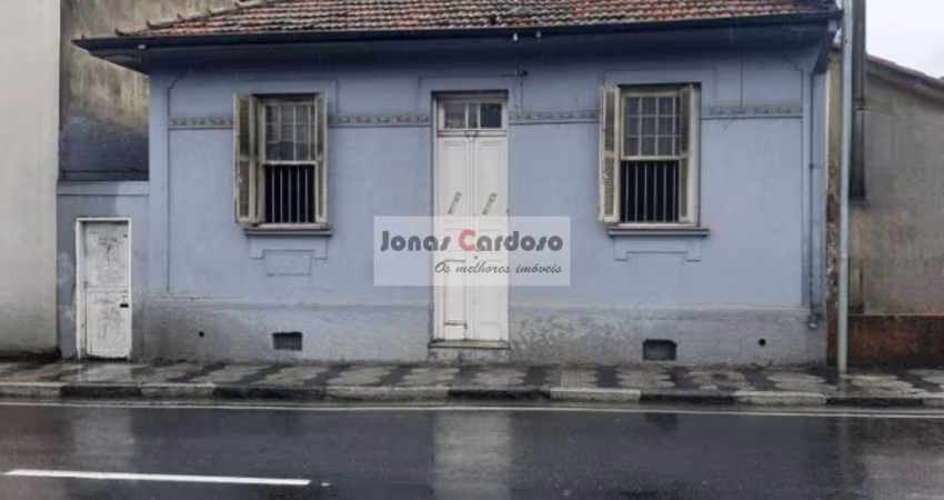 Imperdível oportunidade: Para inevestir ou moradia no Centro de Mogi das Cruzes, com 3 quartos, sala ampla e edícula, R$: 470 mil, aceita financiar.
