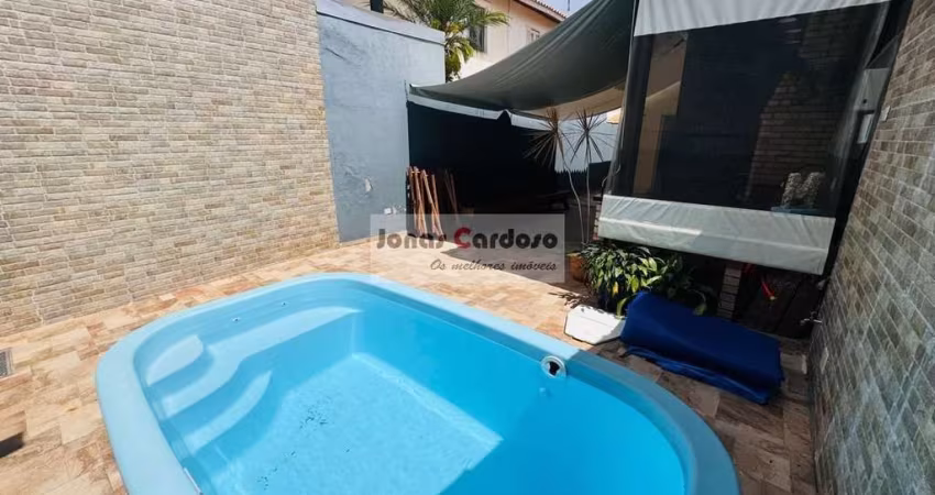 Casa térrea na Vila da Prata 3 quartos sendo 1 suíte com closet, cozinha planejada, placa solar e piscina aquecida. R$: 650 mil e aceita financiamento