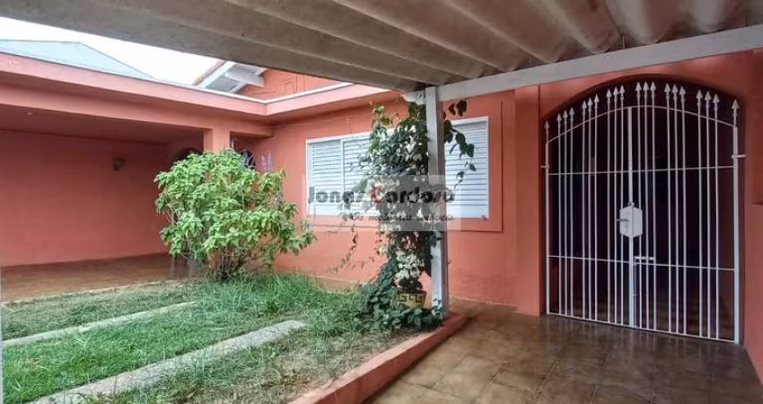 Casa sobrado à venda em Mogi das Cruzes-SP, Vila Oliveira: 3 quartos, 1 suíte, 260m² de área, edícula. Por R$: 850 mil.