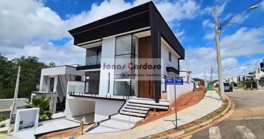 Casa alto padrão à venda no Condomínio Mosaico Essence, Cézar de Souza. Com 3 suítes, sendo 1 máster, área gourmet, 4 vagas. R$: 2.350.000