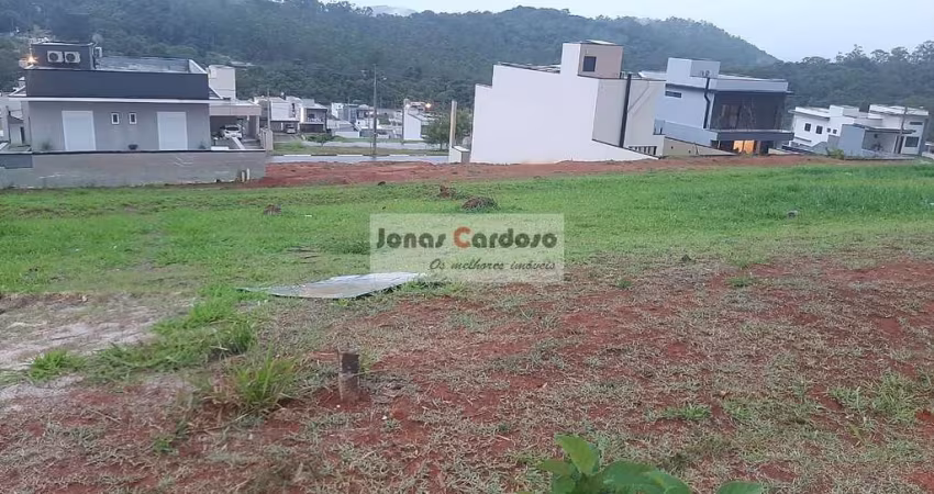 Terreno em Condomínio de Luxo em Mogi das Cruzes-SP - 300,00 m² no Bairro Cézar de Souza. Por R$: 315 mil.