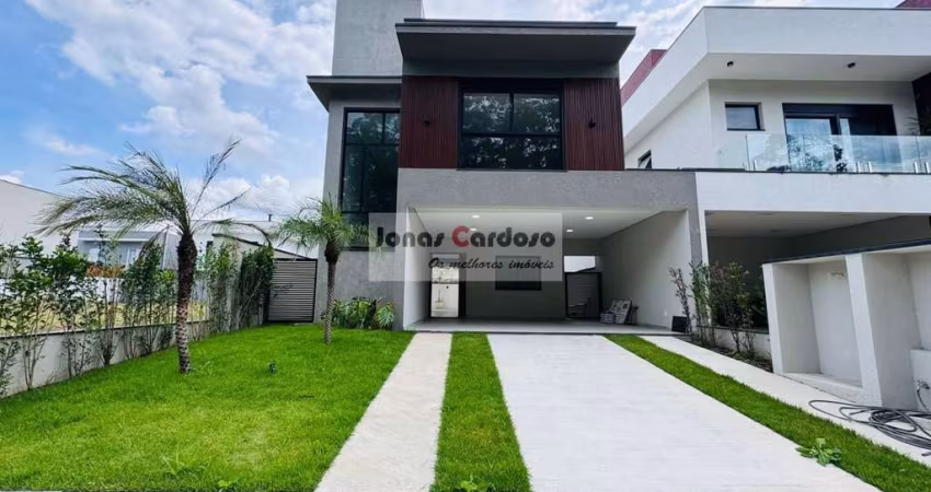Casa de luxo em condomínio na Fazenda Rodeio, Mogi das Cruzes-SP: 4 quartos, 4 suítes, 3 salas, 5 banheiros, 4 vagas, 235 m². Estuda permuta.
