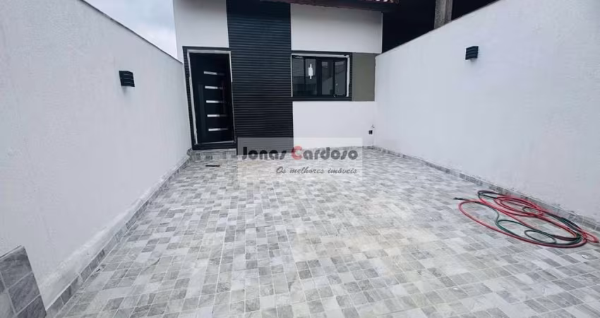Casa à térrea venda na Vila São Paulo: 3 quartos sendo 1 suíte, 1 sala, 2 vagas, 80m². Venha conferir! Por R$: 470 mil e ainda estuda permuta.