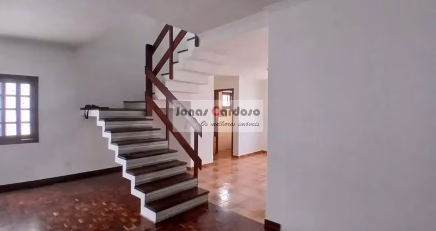 Sobrado para Venda na Vila Mogilar: 3 quartos, 1suíte, 1 sala com dois ambientes, 2 vagas de garagem, 130m² - Mogi das Cruzes-SP.