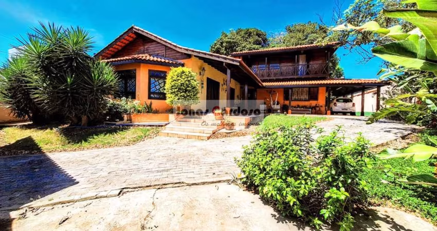 Casa à Venda bem proximo ao centro de Mogi das Cruzes-SP, Bairro Mogi Moderno: 4 Quartos, 1 Suíte, 3 Salas, 4 Banheiros, 260m²! Por R$: 1.1170.000