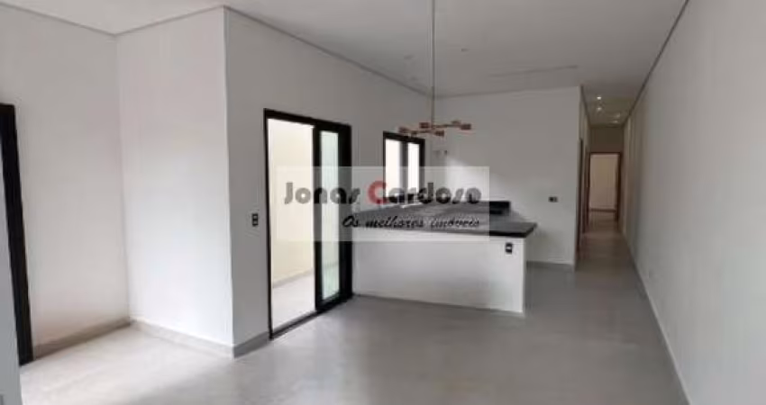 Casa térrea à venda em Mogi das Cruzes-SP, na Vila Mogilar, com 2 quartos, 1 sala, 2 banheiros. Por 800 mil.