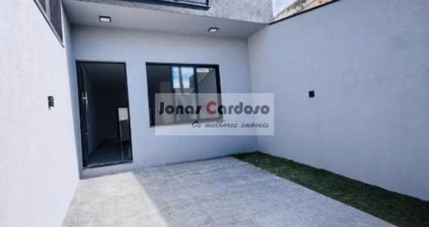 Sobrado à venda em Mogi das Cruzes-SP, Jardim Cintia. 3 quartos sendo 1 suíte com varanda, sala ampla. Por apenas 630 Mil. Aceita financiamento.