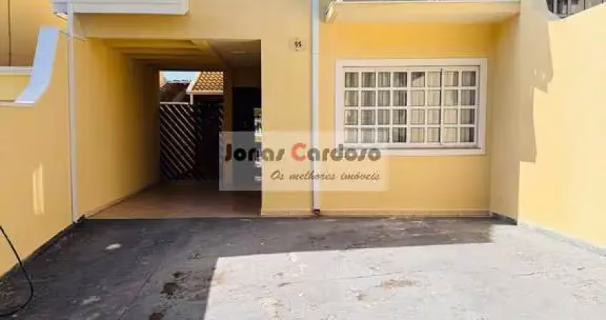 Casa em condomínio à venda em localização privilegiada - 3 quartos, 1 suíte, 1 sala, 2 banheiros, 3 vagas de garagem. por $ 750 mil.