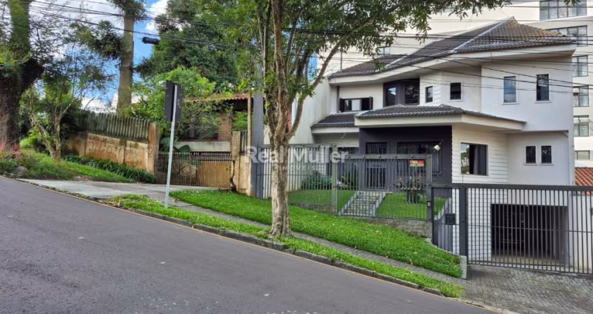 LINDÍSSIMA CASA NO BAIRRO BOA VISTA - 336 M2