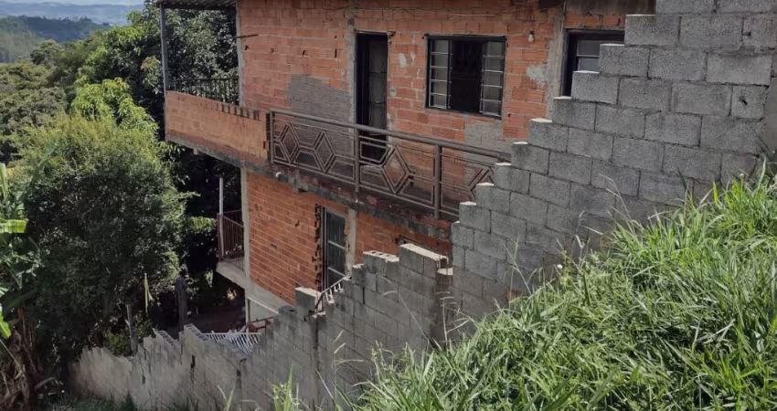 vendo terreno de 330m2 com três casas.