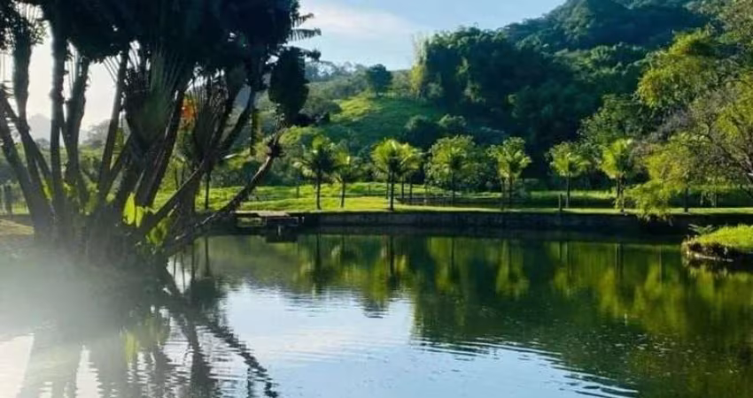 Fazenda de Luxo com 4 Quartos e 105 hectares em Cachoeiras de Macacu-RJ: Nascente e Cachoeiras!