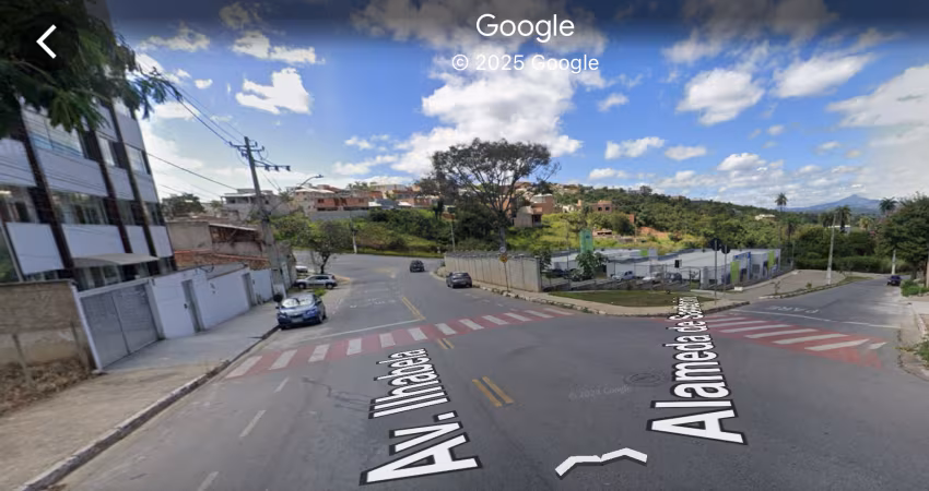 Lote na Avenida Principal do bairro Liberdade para morar ou investir.
