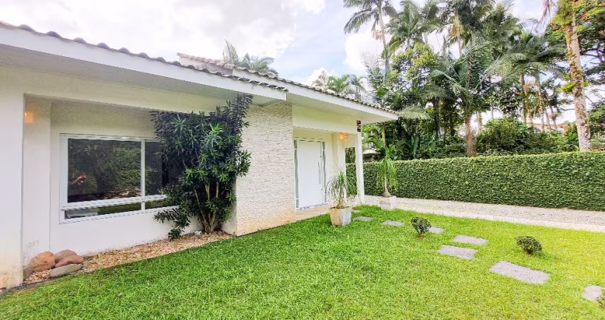 Casa no Condomínio Parque de France com 3 quartos (1 suíte) à venda no bairro Saguaçu em Joinville - SC por R$ 1.600.000,00.