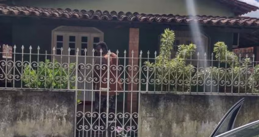Imperdível oportunidade: Casa à venda no Centro de São Gonçalo dos Campos-BA, com 3 quartos e garagem!