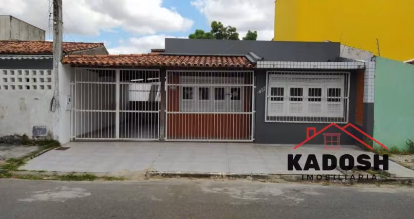 Casa à venda em Feira de Santana-BA, bairro Brasília: 5 quartos, 3 salas, 3 banheiros, 2 vagas, 250m² de área. Confira!