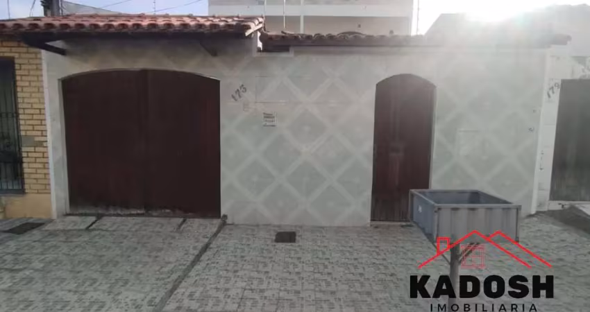 Impecável casa à venda em Sobradinho, Feira de Santana-BA: 4 quartos, 2 suítes, 1 sala, 2 banheiros, 2 vagas de garagem, 4.500m²!