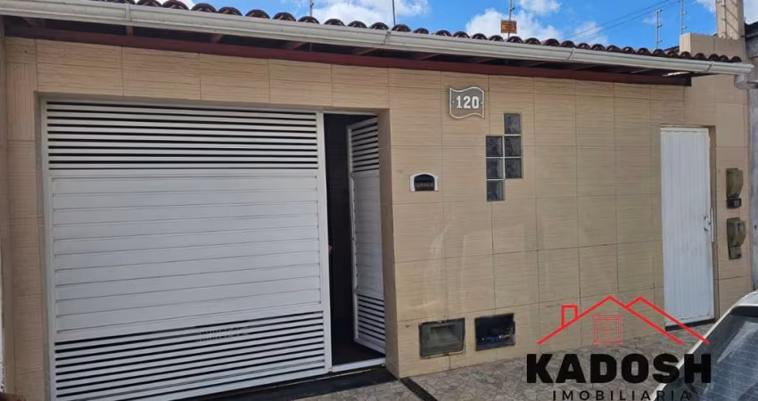 Casa à venda em Feira de Santana-BA, bairro Tomba, 2 quartos, 1 sala, 1 banheiro e 1 vaga de garagem!