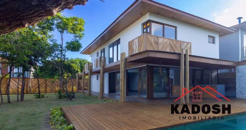 Imóvel de Luxo: Casa em Condomínio com 5 Quartos e 2 Suítes na Praia do Forte-BA, 300m² e 5 Vagas de Garagem.