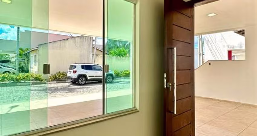 Casa em Condomínio de Alto Padrão com 3 Quartos e 2 Vagas de Garagem no Bairro Sim, Feira de Santana-BA