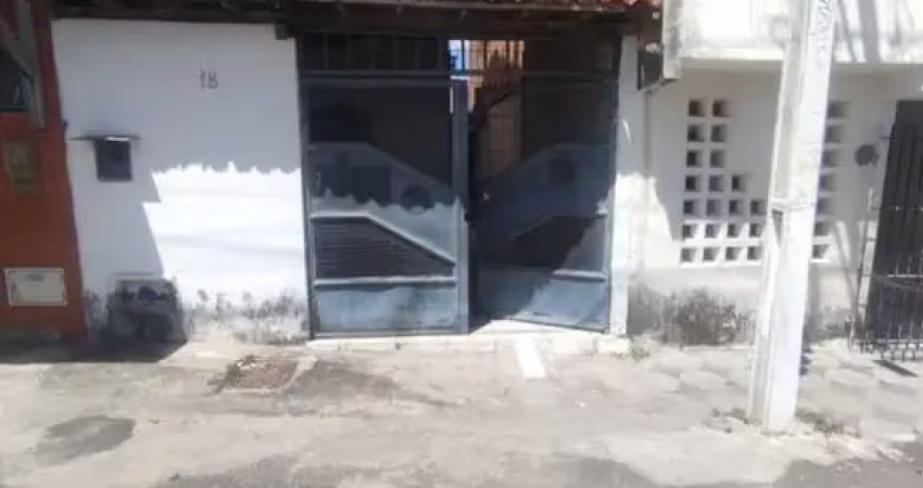 Casa à venda em Feira de Santana-BA, bairro Calumbi! 2 quartos, 1 sala, 1 banheiro, 1 vaga de garagem, 100m²! Venha conferir!