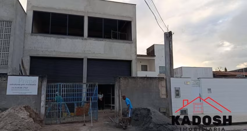 Oportunidade Única: Galpão Comercial à Venda em Feira de Santana-BA, Bairro Lagoa Salgada - 1 Banheiro, 220m² de Área