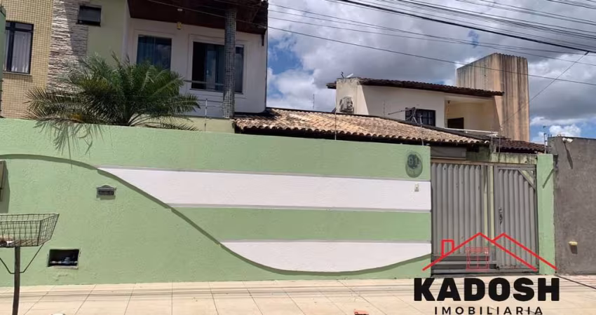 Imperdível! Casa à venda em Feira de Santana-BA, bairro Brasília. 4 quartos, sendo 1 suíte, 1 sala, 2 banheiros, 2 vagas de garagem, 200m².