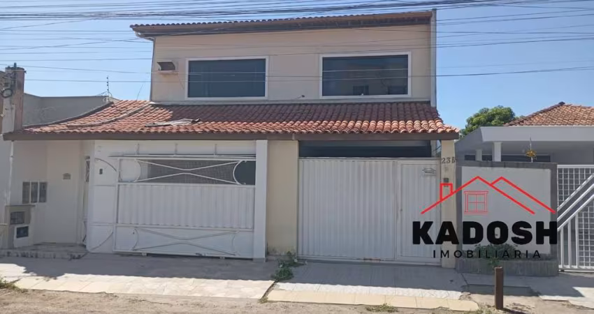 Casa para Locação na Cidade Nova em Feira de Santana-BA: 3 Quartos, 3 Suítes, 4 Banheiros, 3 Vagas de Garagem.