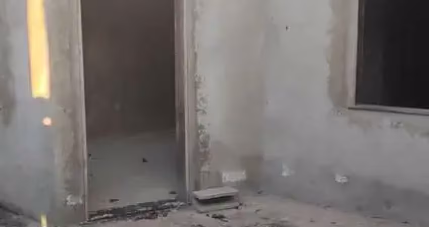 Casa em fase de construção localizada na tesoura na gabriela em feira de santana