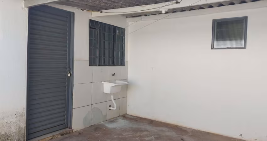 LOCAÇÃO | Casa, com 1 quartos em Jardim Castelo, Sarandi