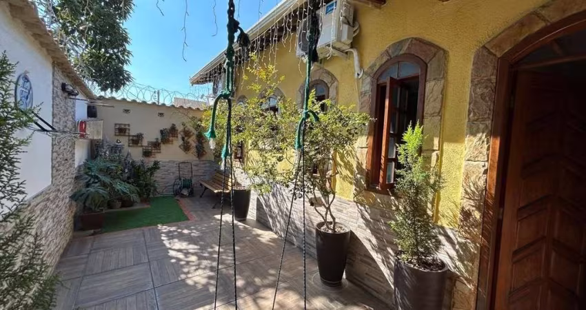 Casa com 2 quartos à venda na Afonso Celso, 55, Santa Mônica, Belo Horizonte