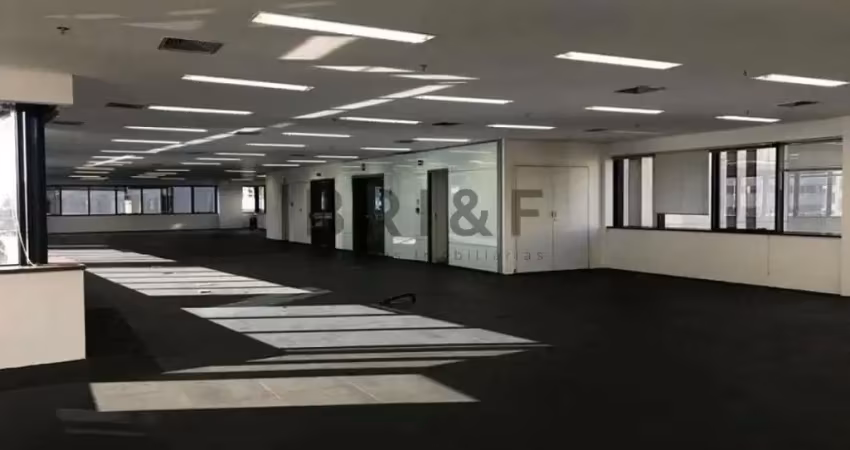 Conjunto comercial para locação no brooklin, 240 m², com 3 banheiros, 1 copa e 8 vagas.