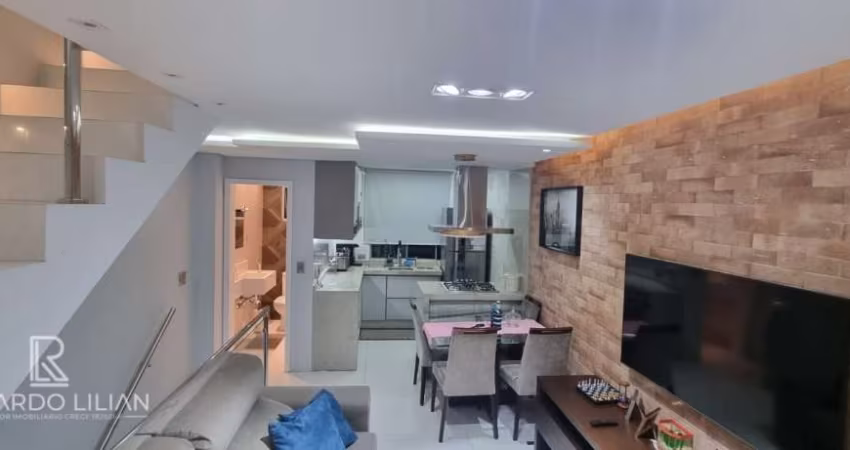'Lar perfeito na Vila Talarico: Sobrado Triplex reformado com espaço gourmet e garagem coberta!'
