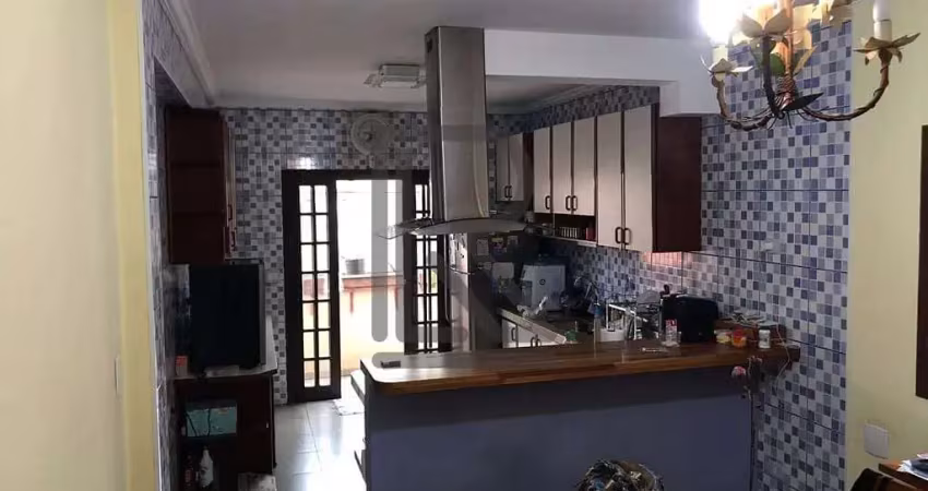 Sobrado Triplex localizado ao lado do aeroporto de Congonhas