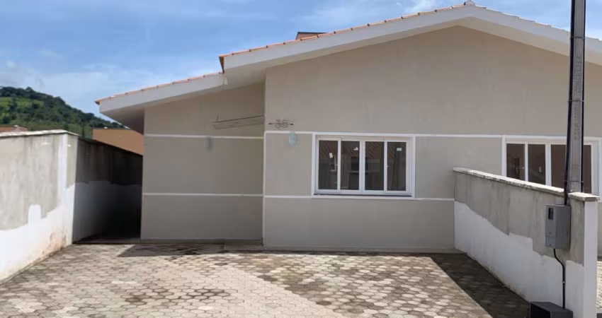 'Encantadora casa de condomínio em Bom Jesus dos Perdões: 3 dormitórios, suíte e acabamento de qualidade!'