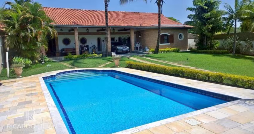 Linda casa de condomínio fechado de alto padrão em Itu