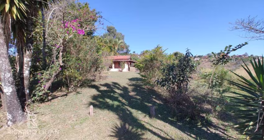 Oásis de Encanto em Atibaia: Chácara com Casa Aconchegante e Potencial Incrível!