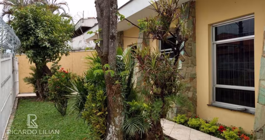 'Espetacular Casa Térrea na Vila Rosália, Guarulhos: Um Oásis Junto ao Lago dos Patos!'