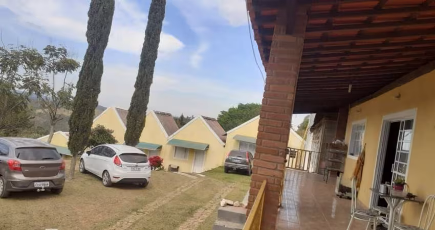 'O Paraíso em Atibaia: Sítio com 24.000m², Casa Principal, Salão de Festas, Piscina e Mais!'