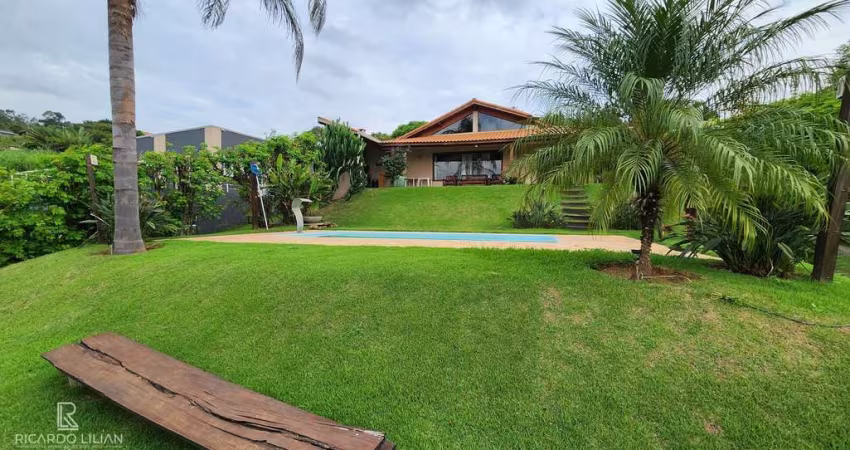 Maravilhosa Chacara na cidade de Atibaia - 3 dormitórios, piscina, espaço gourmet e  1000m² de terreno.