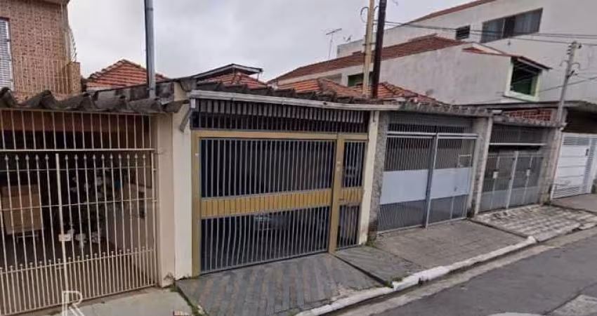 Oportunidade para familia ou construtor. Duas casas independentes totalizando 386m² de terreno
