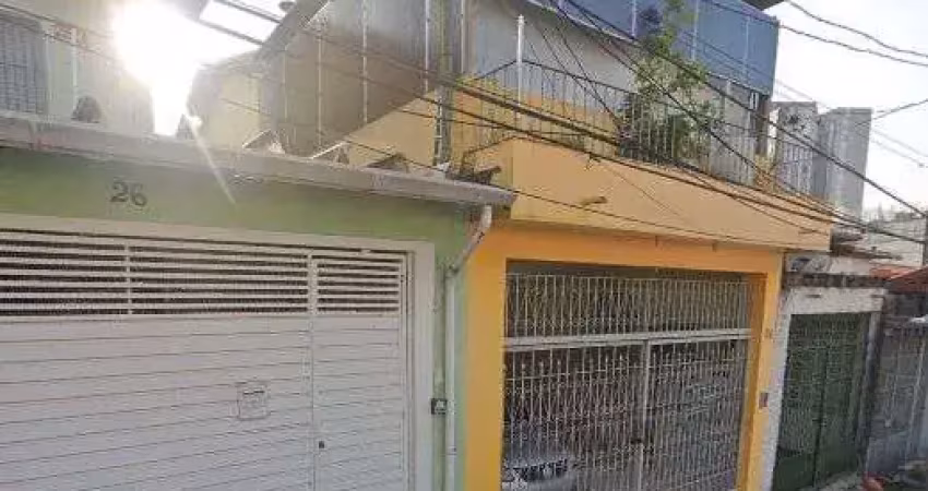 Sobrado com 3 dormitórios sendo uma suíte com armários a venda