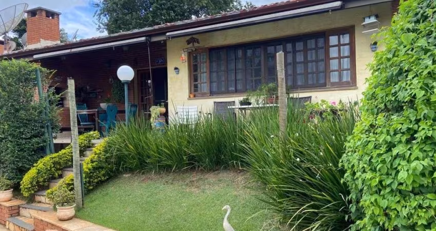 'Encante-se com esta Casa de Condomínio em Atibaia: Conforto e Lazer em um Só Lugar!'